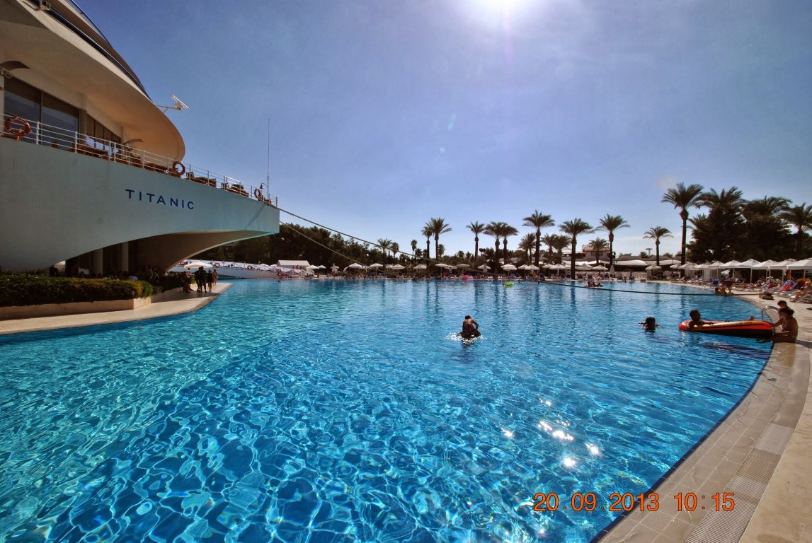 imagini hotel TITANIC LARA